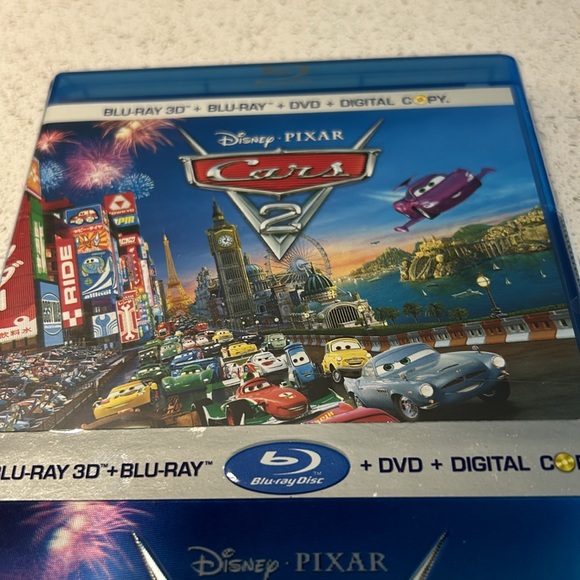 Cars 2 Blu-Ray +DVD +Digital copy - Picture 3 of 5